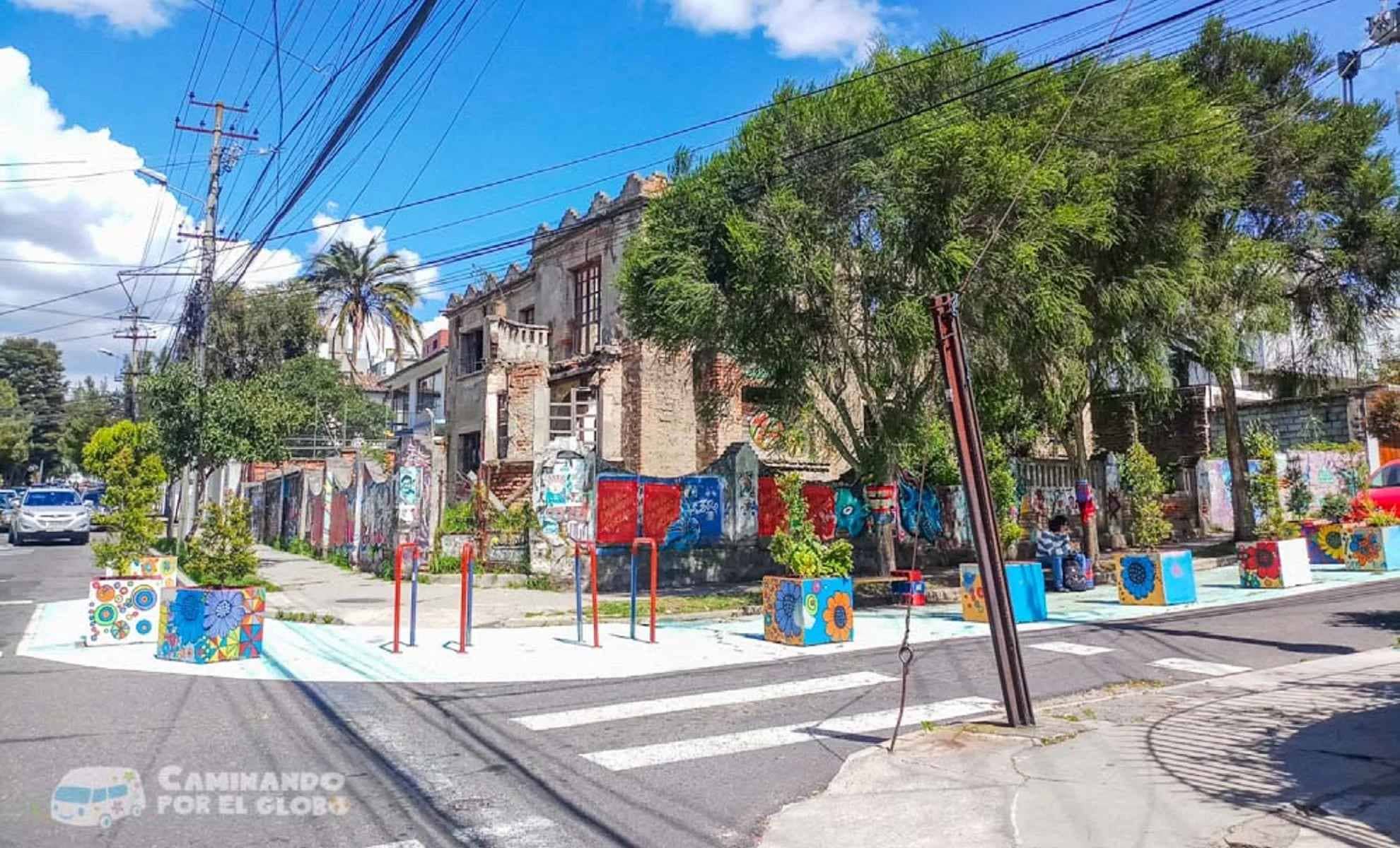 street art tours in quito ecuador
